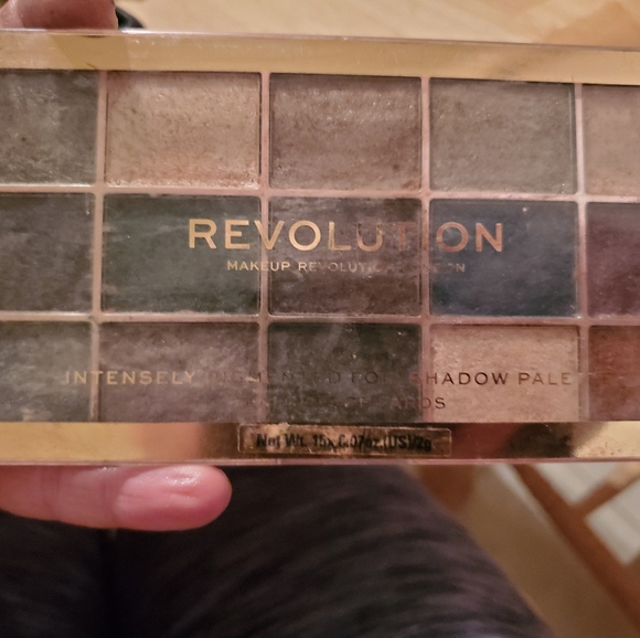 Revolution Eyeshadow Pallet - Picture 1 of 2